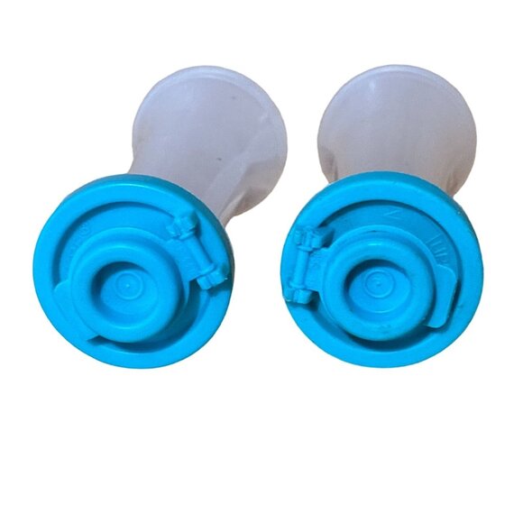 Vintage Tupperware Salt & Pepper Shakers Set Blue Closeable Lids Spice 4" - Picture 2 of 13